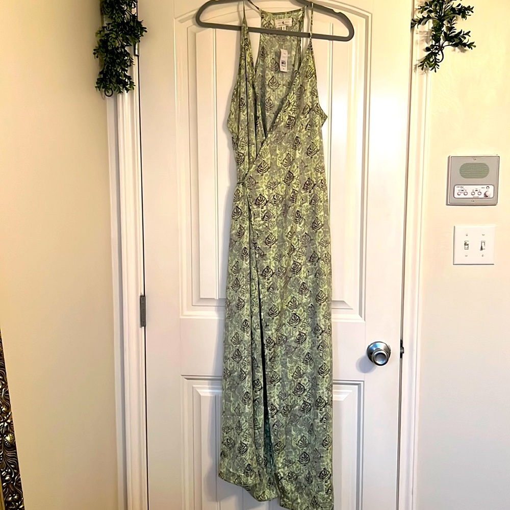 NWT LOU & GREY MAXI DRESS SIZE MEDIUM